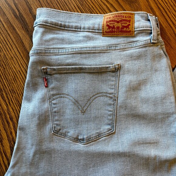 NWOT Levi's Classic Straight Leg Jeans - Picture 6 of 9
